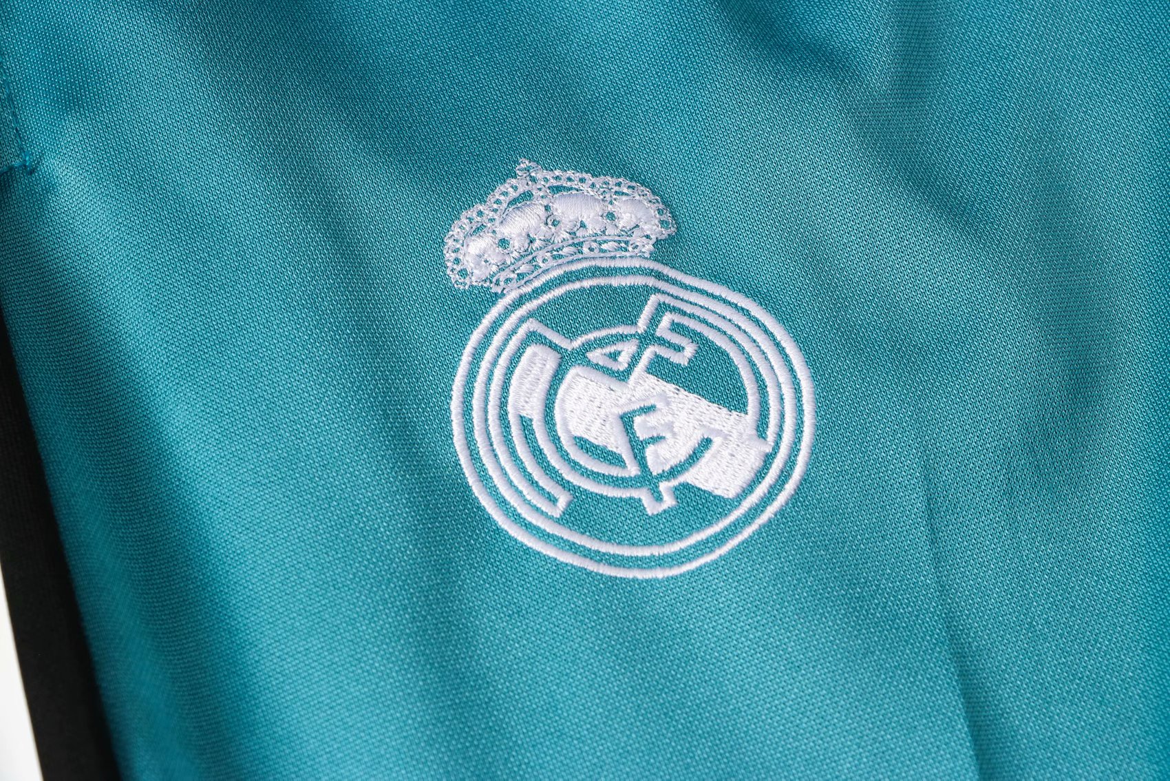 Real Madrid Green Training Suit (Jacket + Pants) Mens 2021/22
