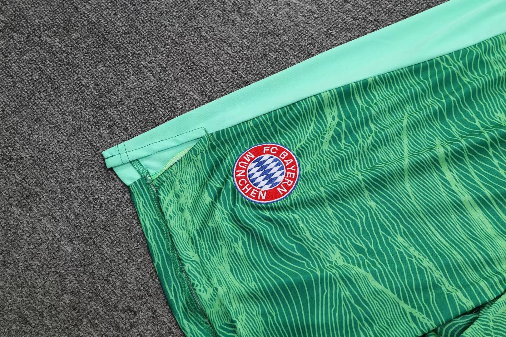 Bayern Munich Goalkeeper Green Mens Jersey + Short 2021/22